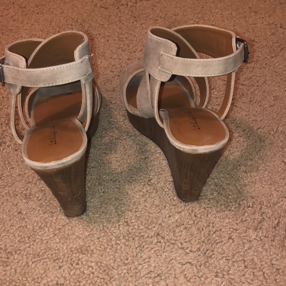 Indigo Rd tan wedges - Picture 2 of 4